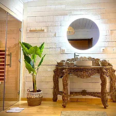 Le Sanglier Amoureux Bed & Breakfast